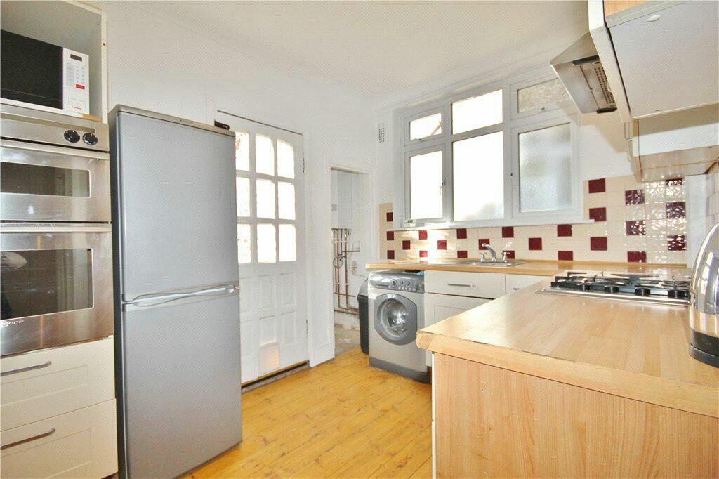 River Gardens, Feltham, Middlesex, TW14 0RE photo 3