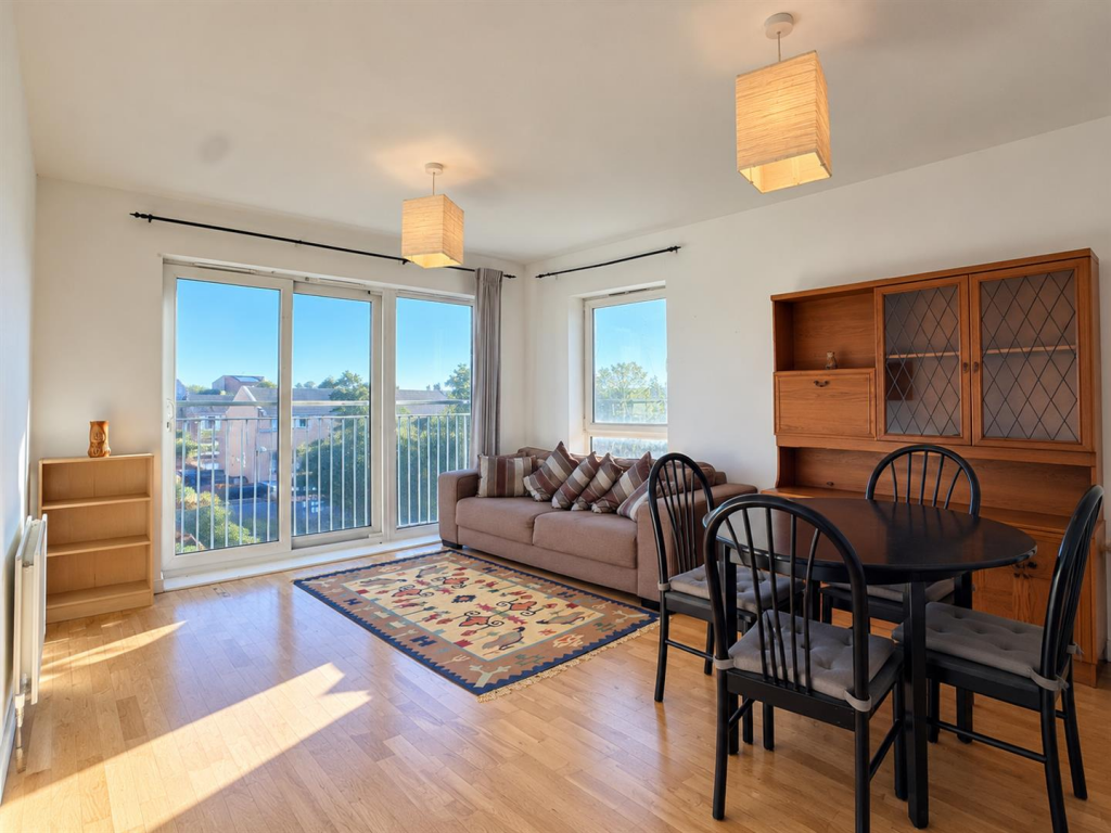 Apartment in Harrow - More
