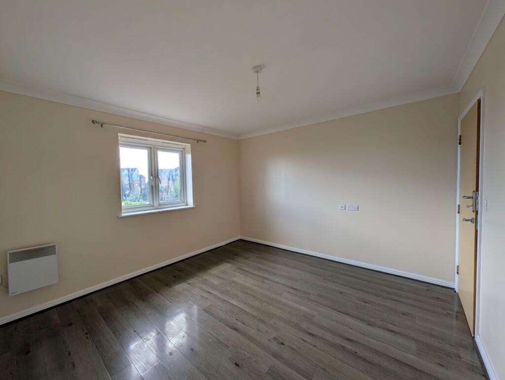 Apartment in Thurrock, Essex - View 5