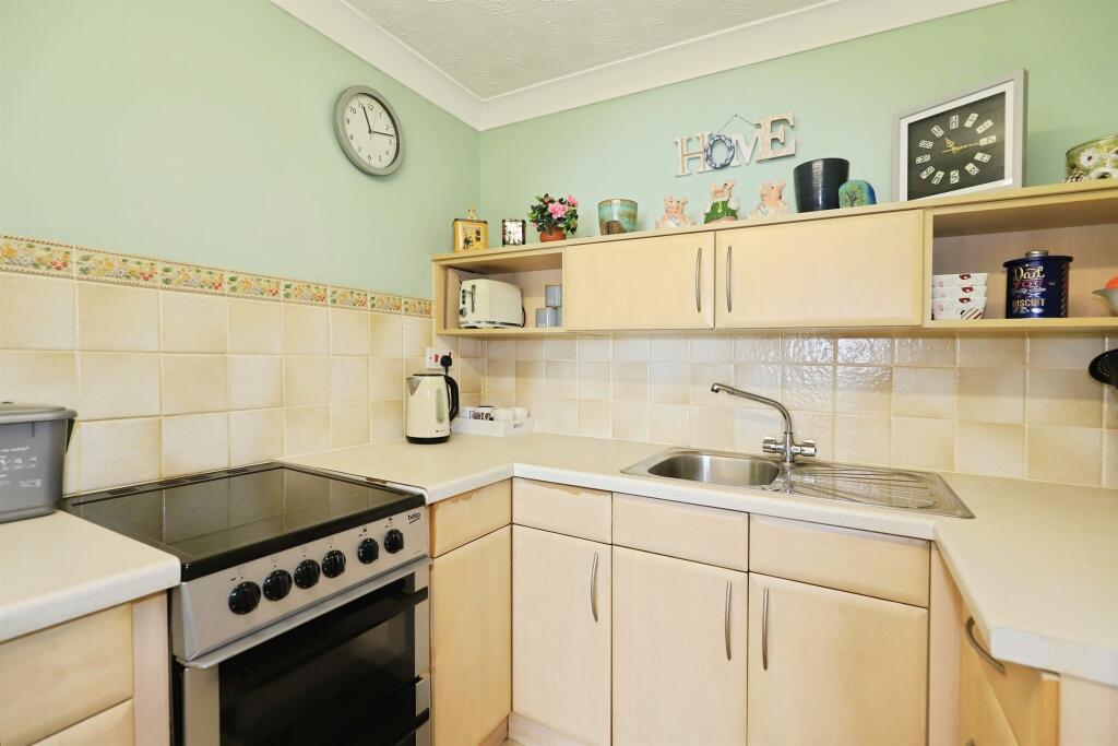 Apartment in Wolverhampton, West Midlands - View 4