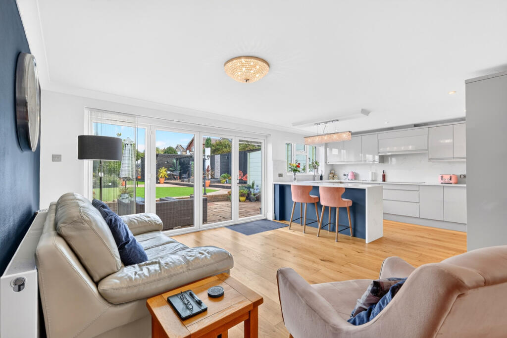 House in Castle Point, Benfleet - View 4