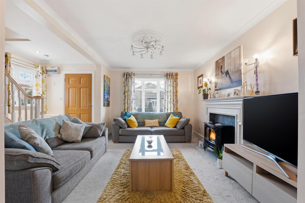 House in Chesterfield, Holme Hall Estate, Loundsley Green - View 3