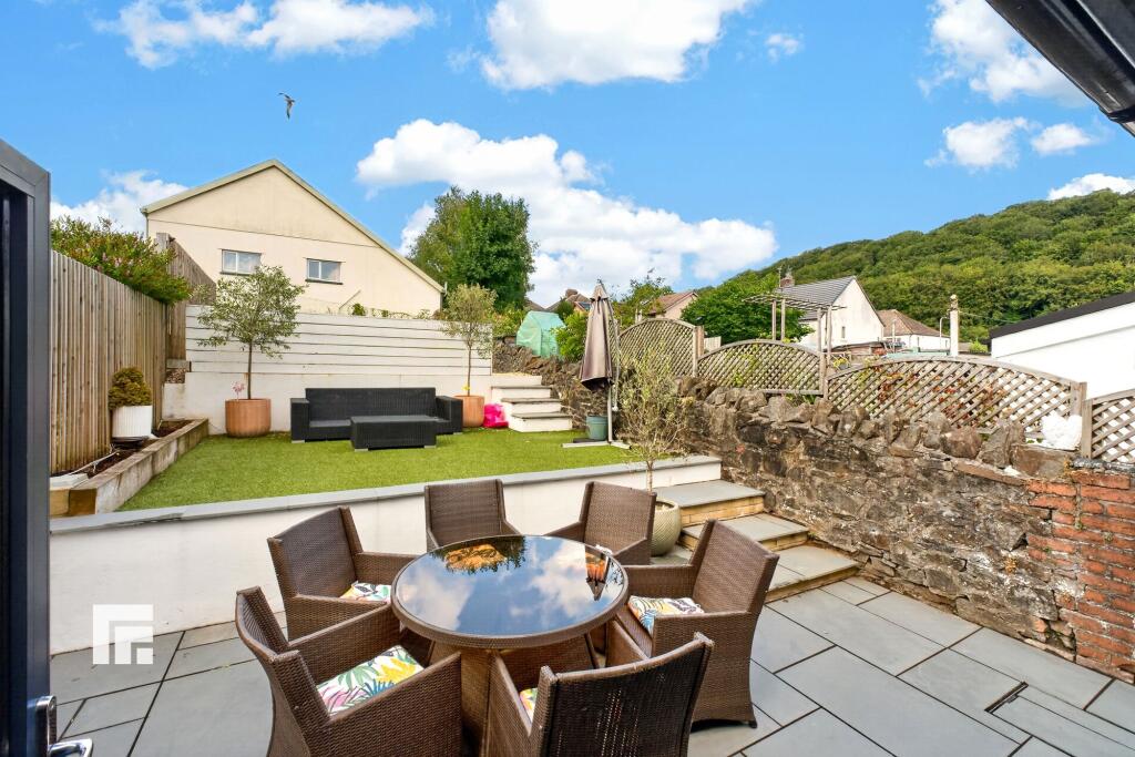 Gelynis Terrace Morganstown Cardiff CF15 8LG photo 4