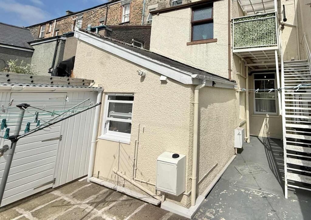 1-bed flat on Watling Street, Llanrwst, £75,000
