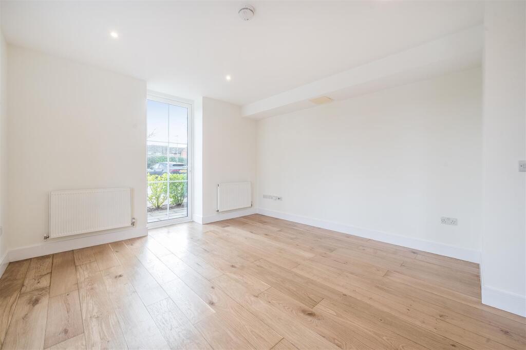 Apartment in Guildford, Ripley - View 4