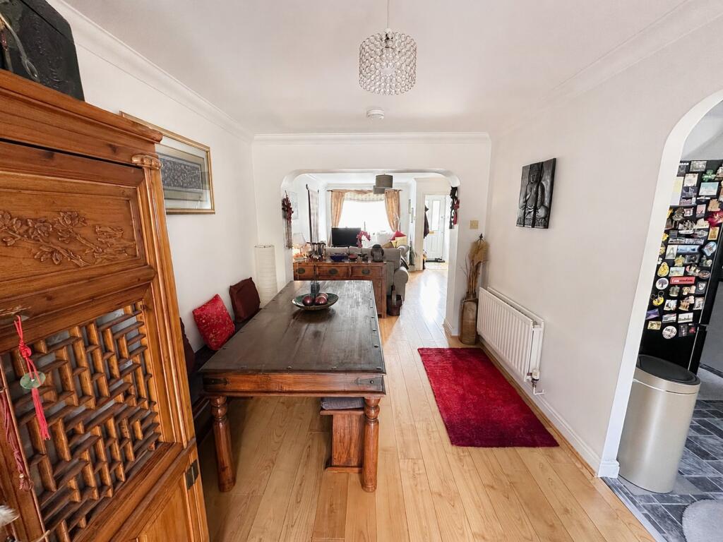 House in Woking, Knaphill - View 5