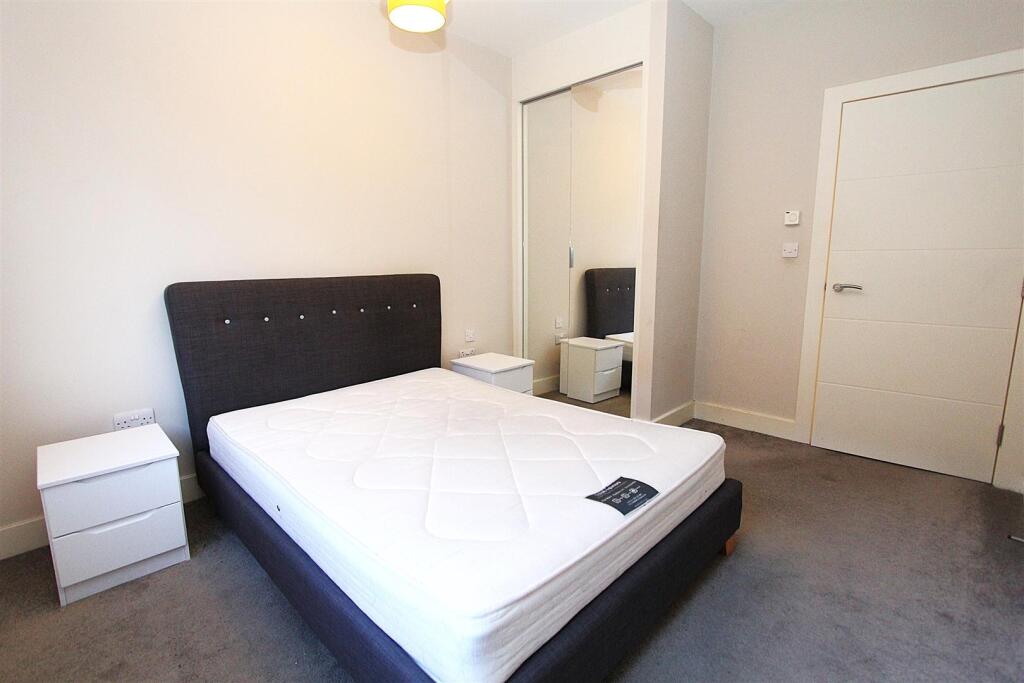 Apartment in Leeds - View 3