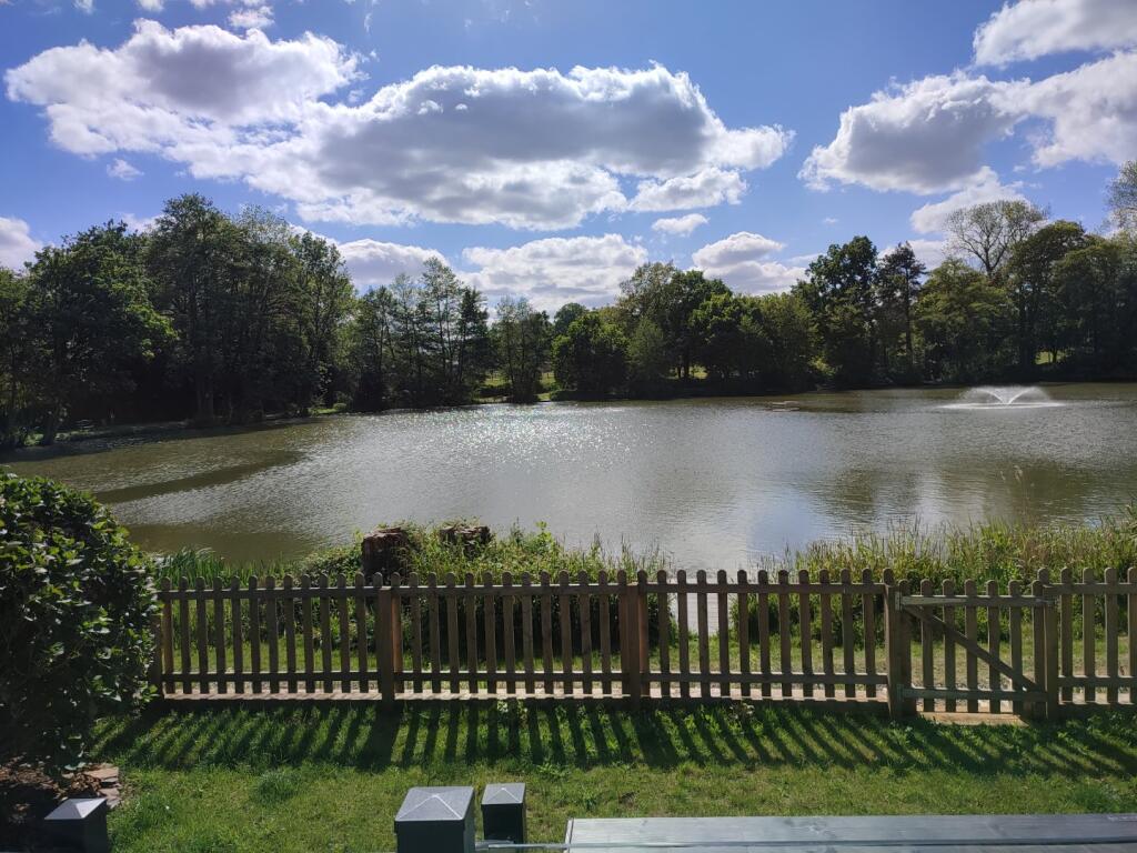 2-bed caravan on Beautiful lodge in very rarely available lakeside position, East Midlands, Ecton Lane, Sywell, Northamptonshire, NN6, £229,950