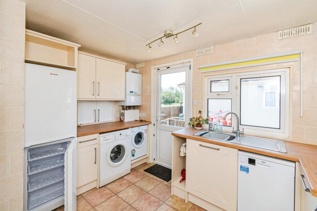 Glen Mobile Home Park, Colden Common, Winchester photo 3