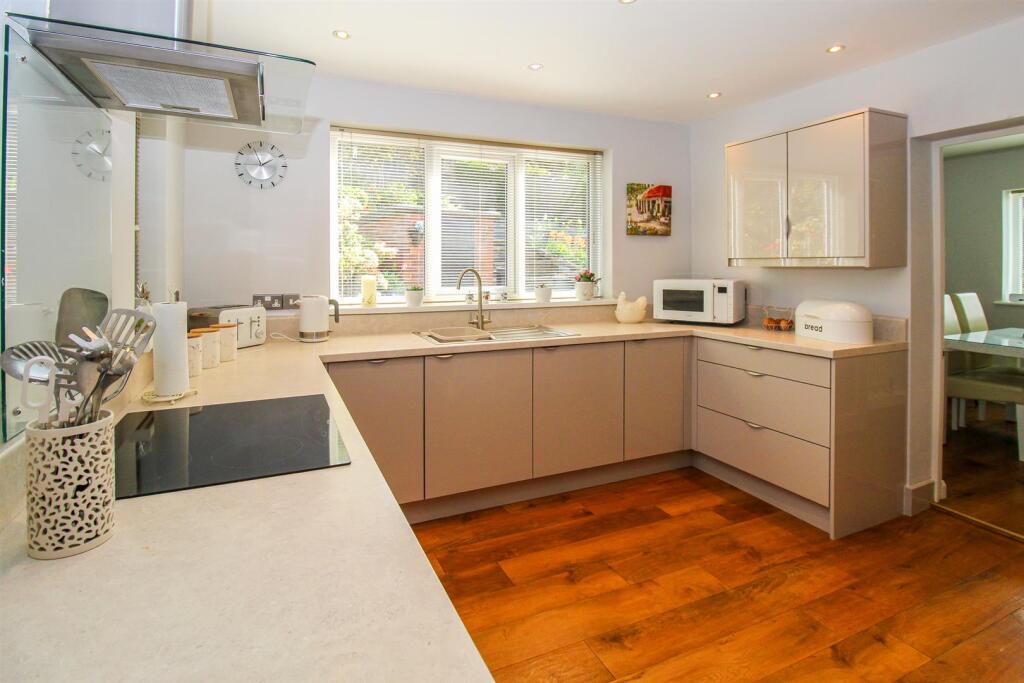 Overthorpe Road, Dewsbury - View 4