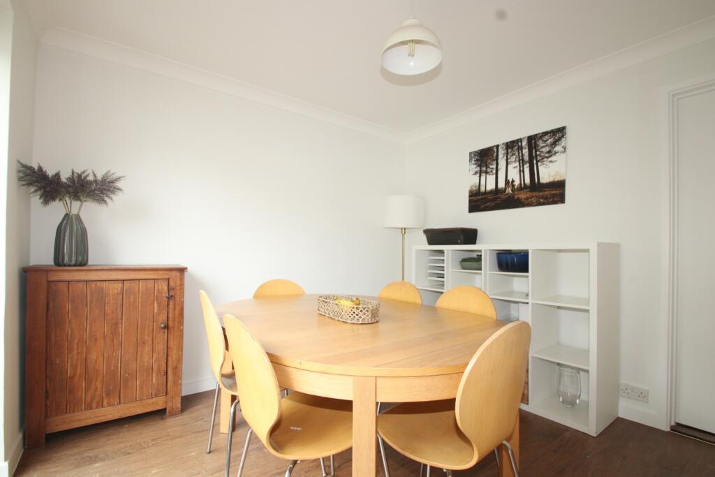 House in London, Broom Hill, Goddington - More