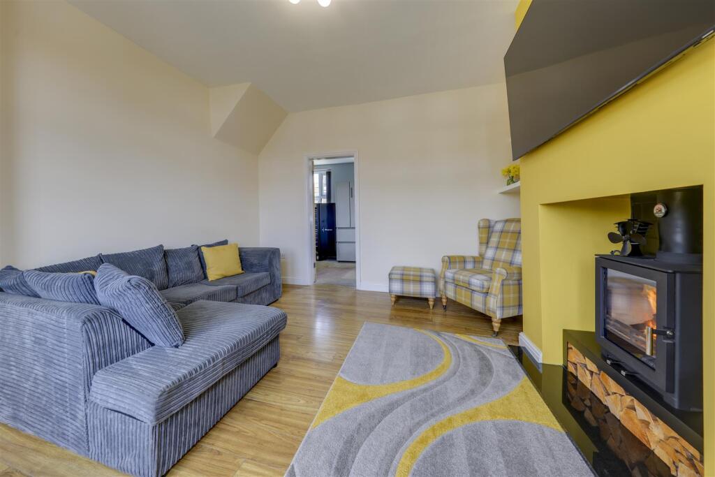 Fallbarn Crescent, Rawtenstall, Rossendale - More