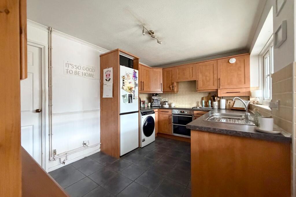 House in Gillingham, Medway - View 4