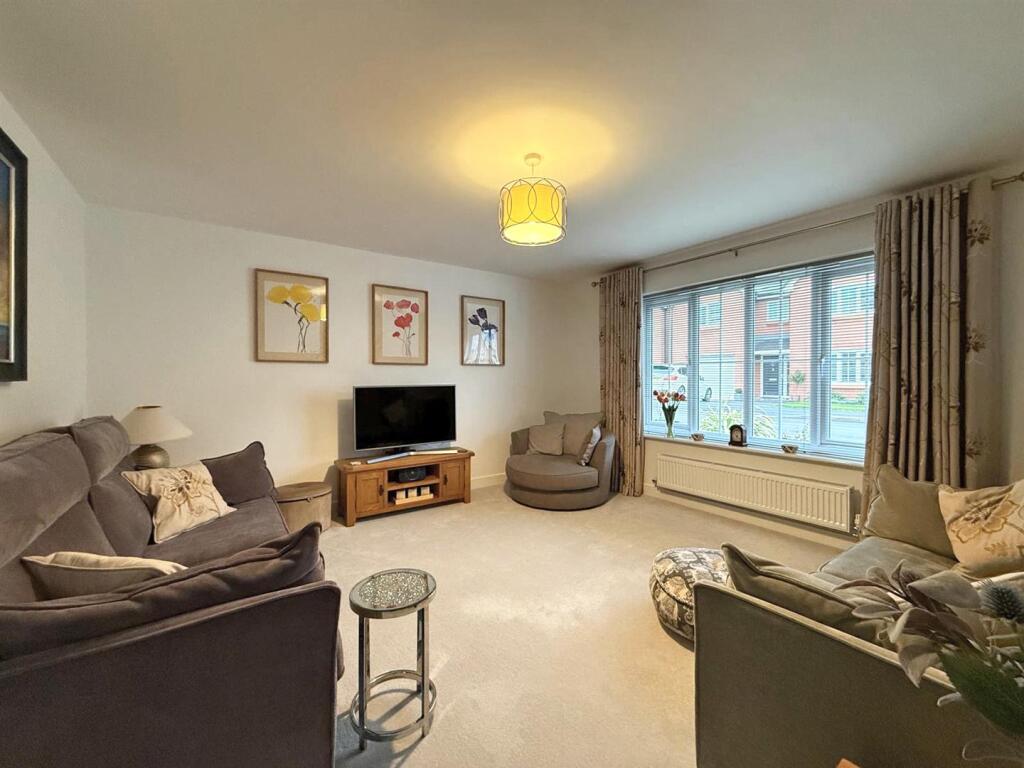 Wood Close, Copthorne, Shrewsbury photo 3