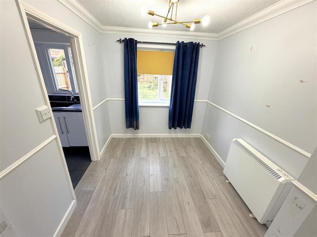 House in Northampton, North Northamptonshire - View 4