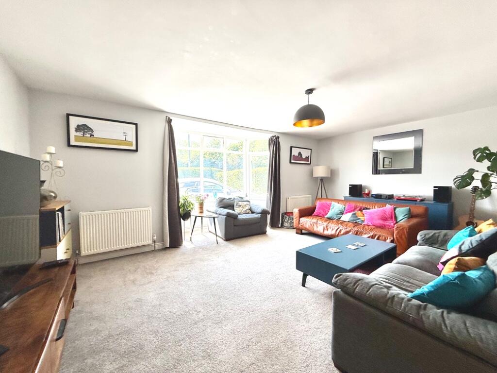 Alcester Road, Stratford-Upon-Avon, Warwickshire, CV37 photo 3