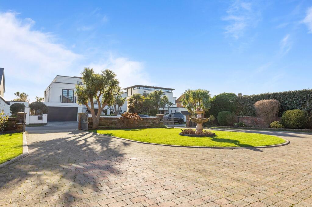 Coastal Road, East Preston, BN16 photo 2