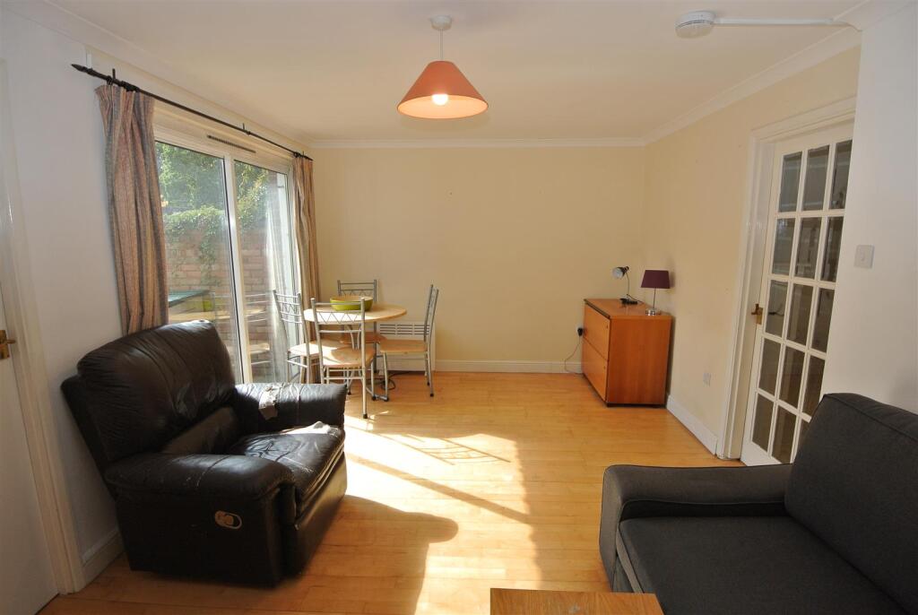 House in Twickenham - View 4