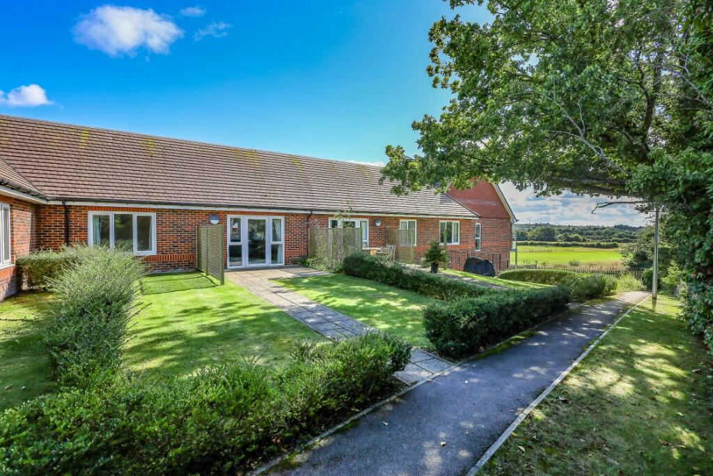 2-bed bungalow on Farnham Road, GU33, £340,000