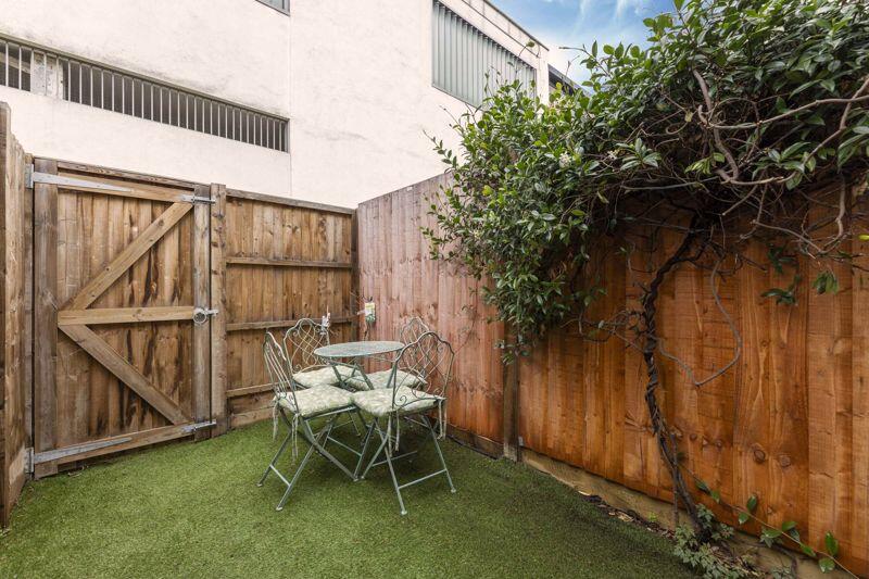 Apartment in London - View 3
