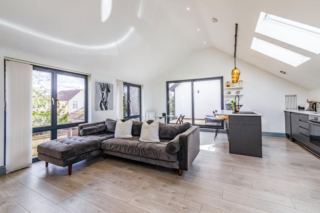 Berrys Lane, Byfleet, West Byfleet, KT14 photo 2