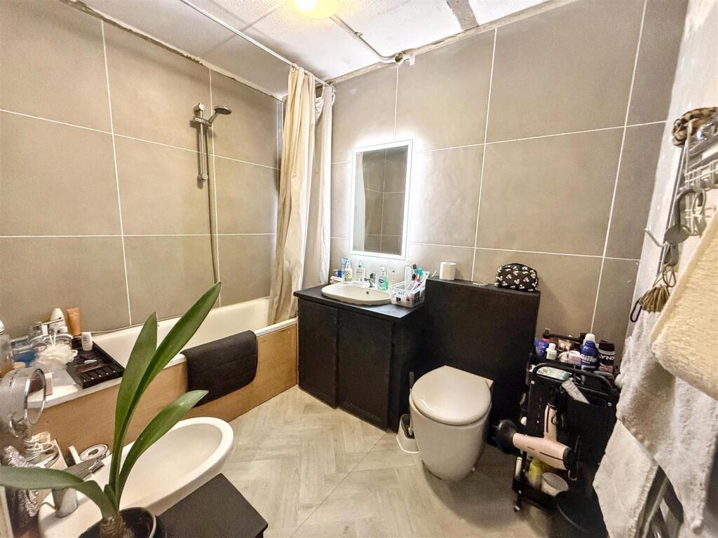 Apartment in London - More