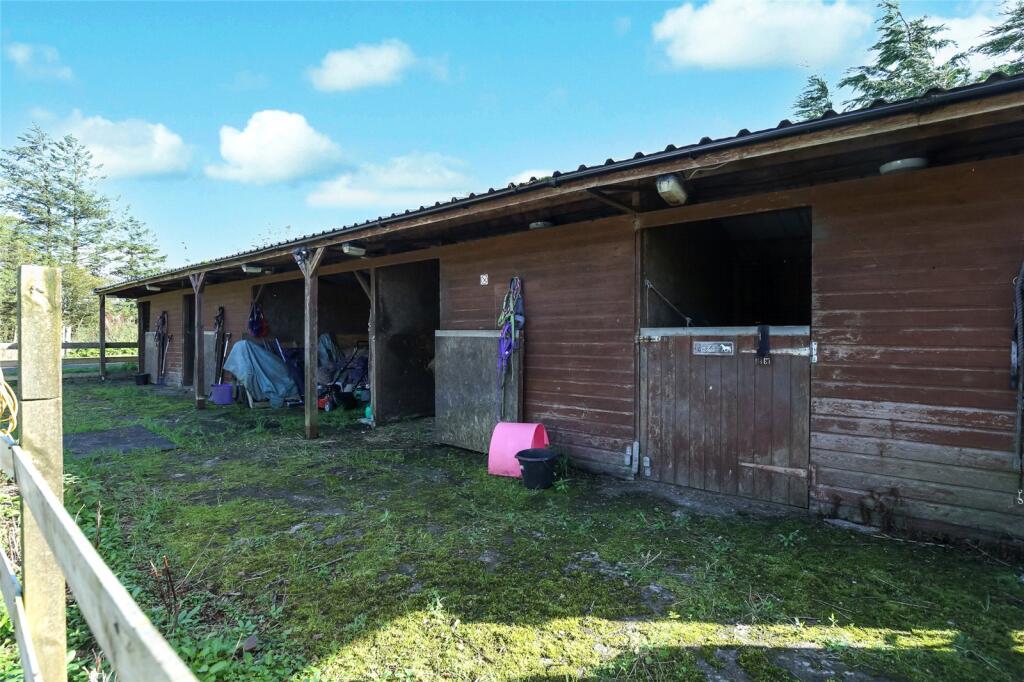 House in Kilmarnock, East Ayrshire - More