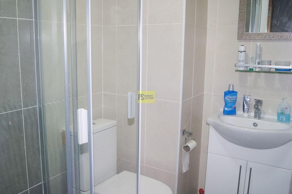 6 bedroom terraced house for rent
