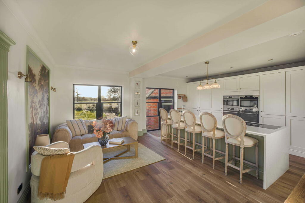 Main image of property: The Pines, Jacksons Lane