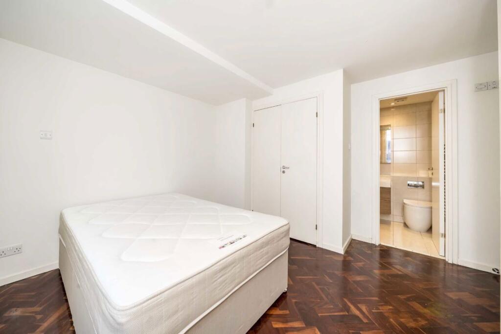 Apartment in London - View 5