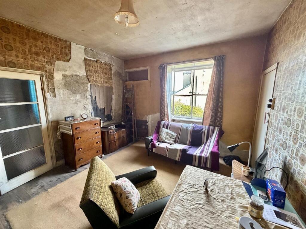 House in Wakefield - View 3
