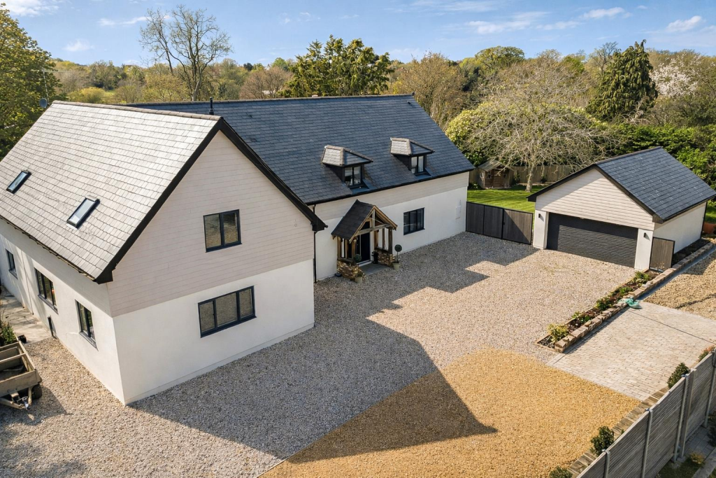 House in East Hertfordshire, Hay Street, Braughing - More