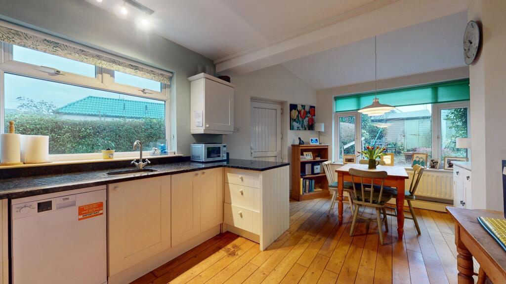 House in Cardiff, Pantmawr, Rhiwbina - More
