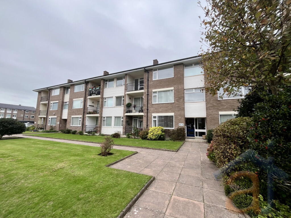 2-bed flat on Victoria Court, Southport, PR8 2DW, £155,000