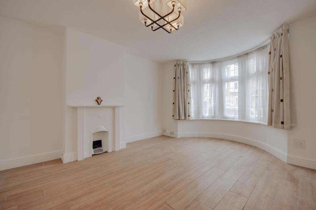 House in Watford - View 5