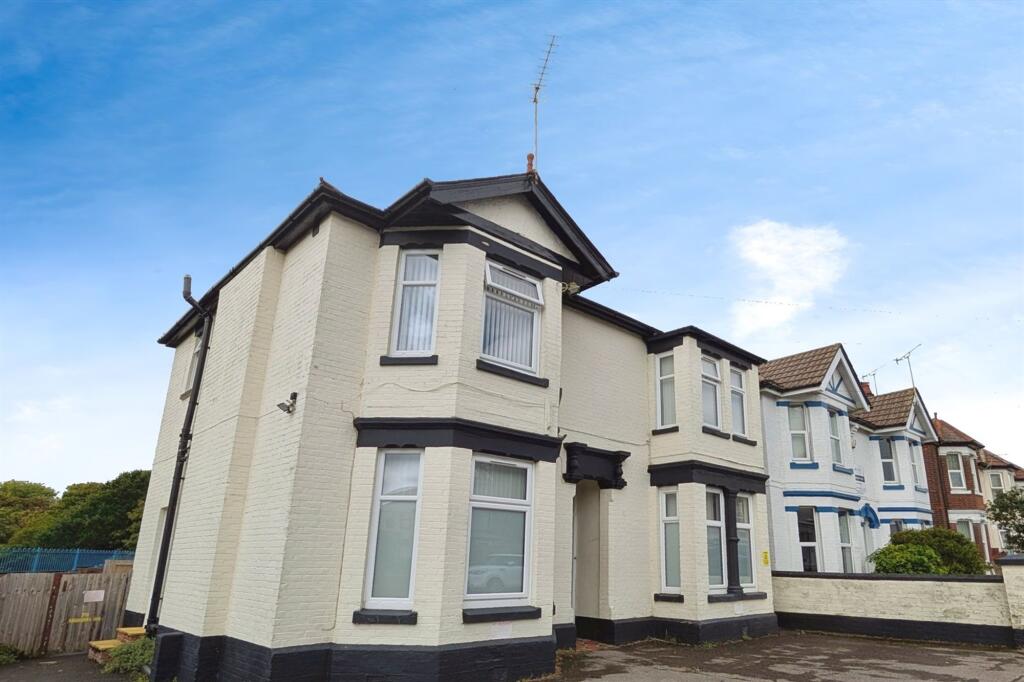 Main image of property: 75 Morris Road, Southampton, SO15