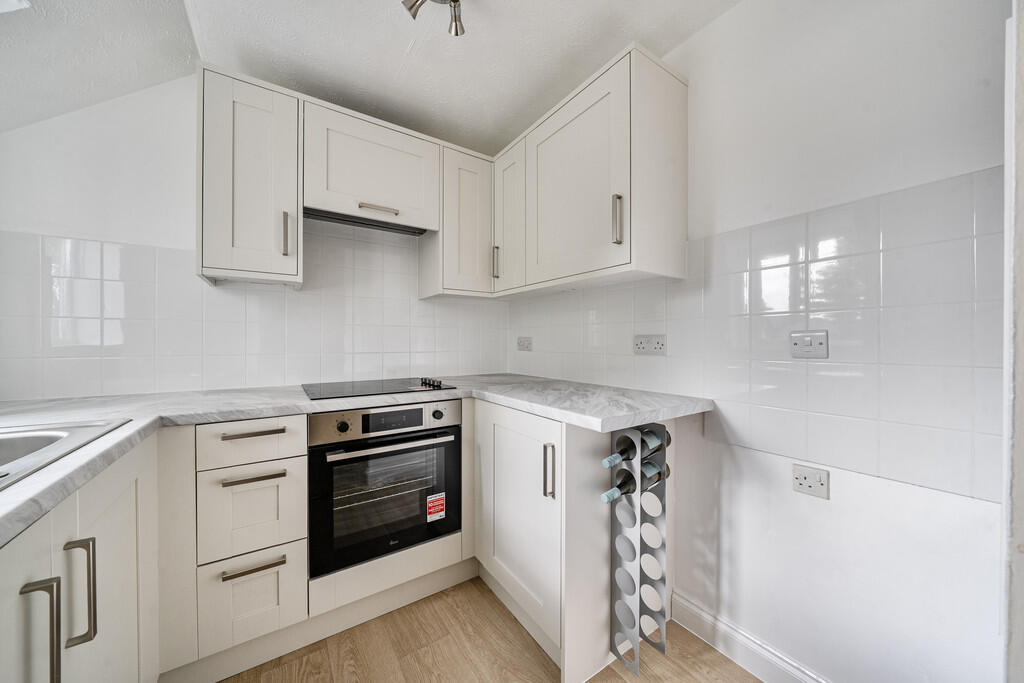 Apartment in Hungerford, Eddington - View 3