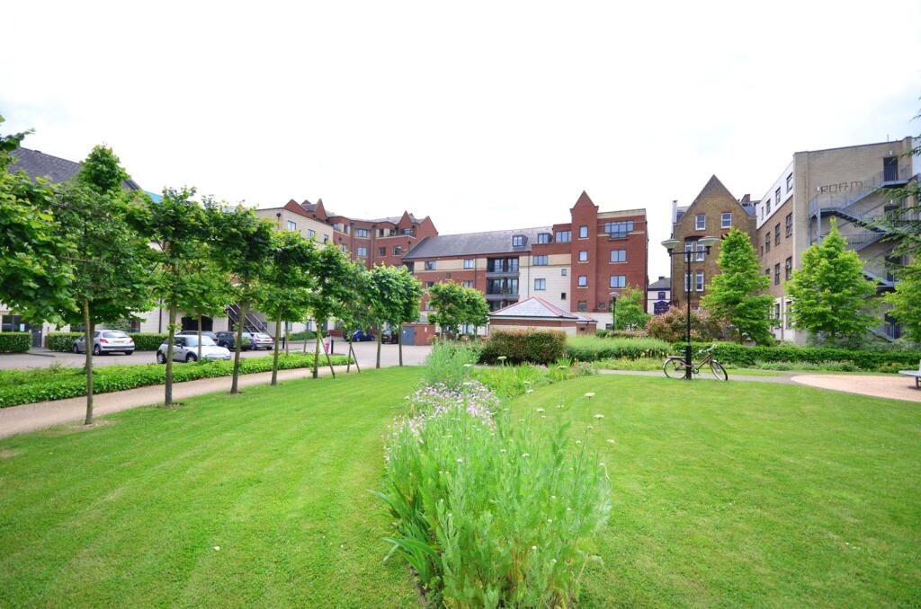 Apartment in London - View 5