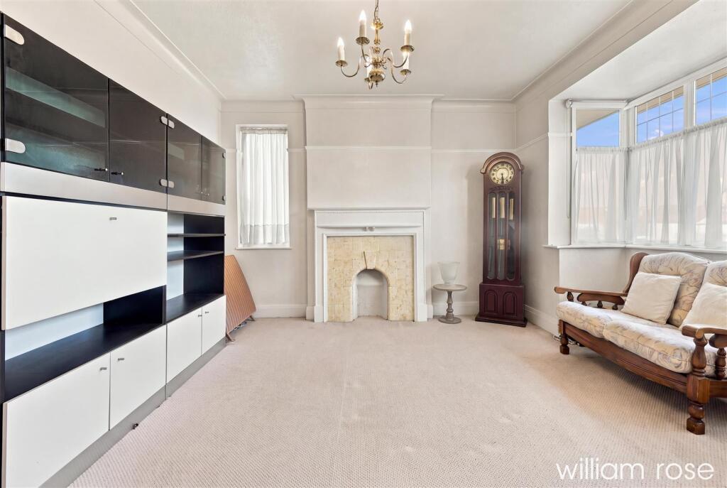 House in London, Monkhams - View 5