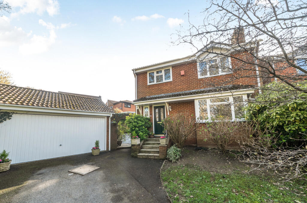 Main image of property: Derwent Close, West End, Southampton, Hampshire, SO18