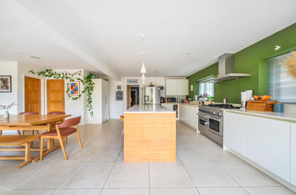 House in Guildford, Shalford - View 4