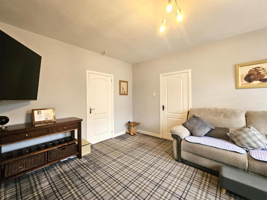 42 Barrington Avenue, Beith, KA15 2BY photo 3
