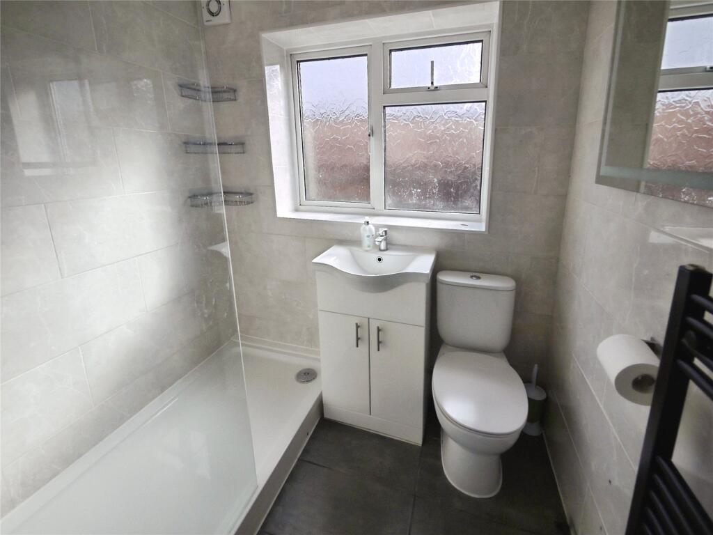 Apartment in Brentwood, Essex - View 4
