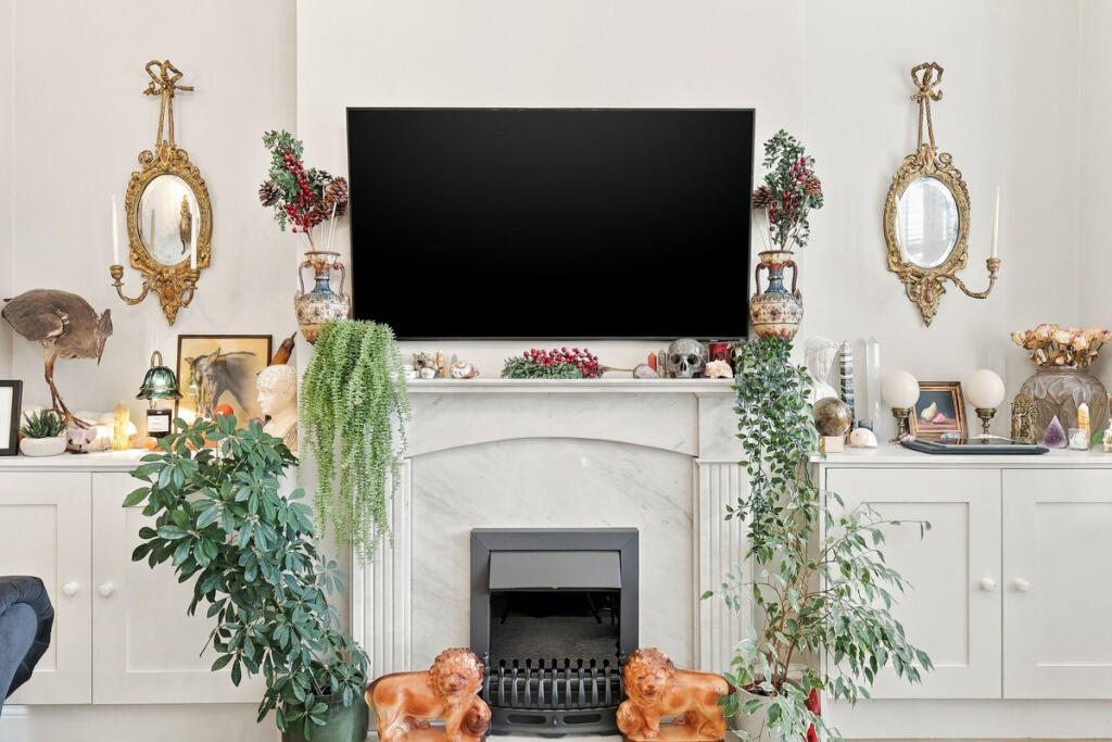 House in Southend-on-Sea, Leigh-on-Sea - More