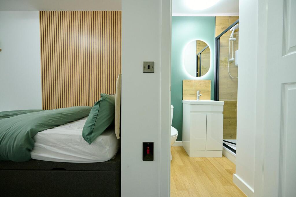 Main image of property: 122 Queens Street, Sheffield