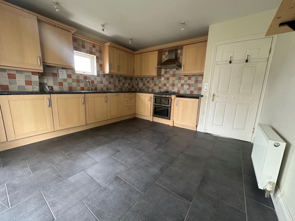 Apartment in Newport - View 2