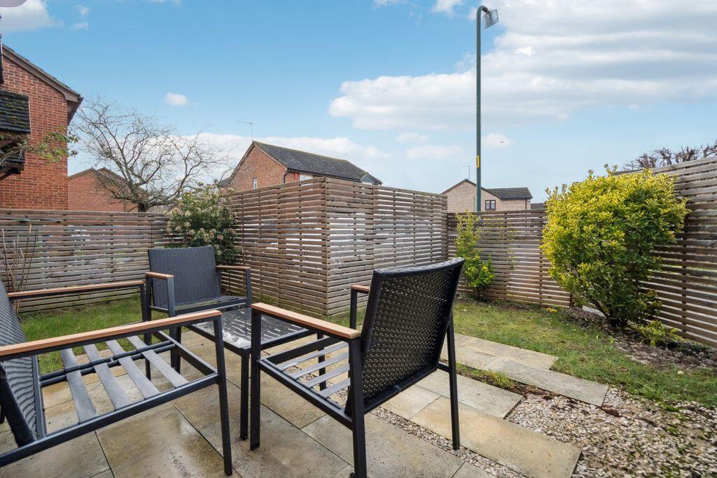 Bridgestone Drive, Bourne End photo 2