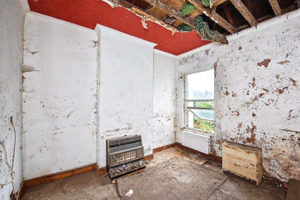 House in Southend-on-Sea, Essex - More