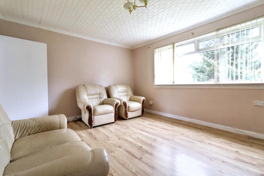 Apartment in Glasgow, Drumchapel - View 3