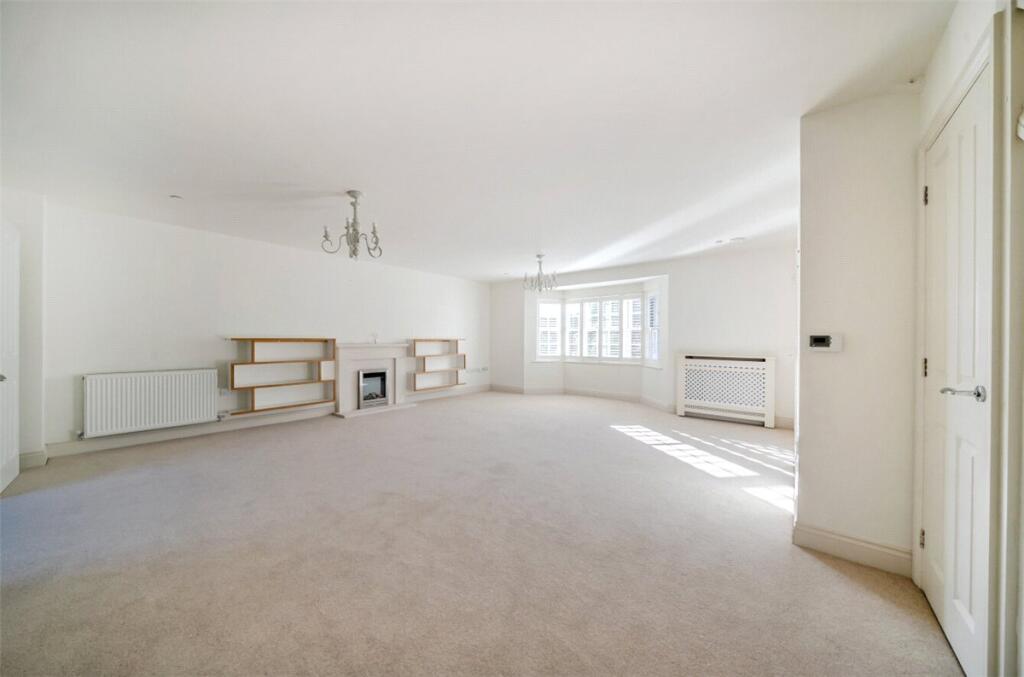 8, Clarendon Court, Marlborough, Wiltshire, SN8 photo 3